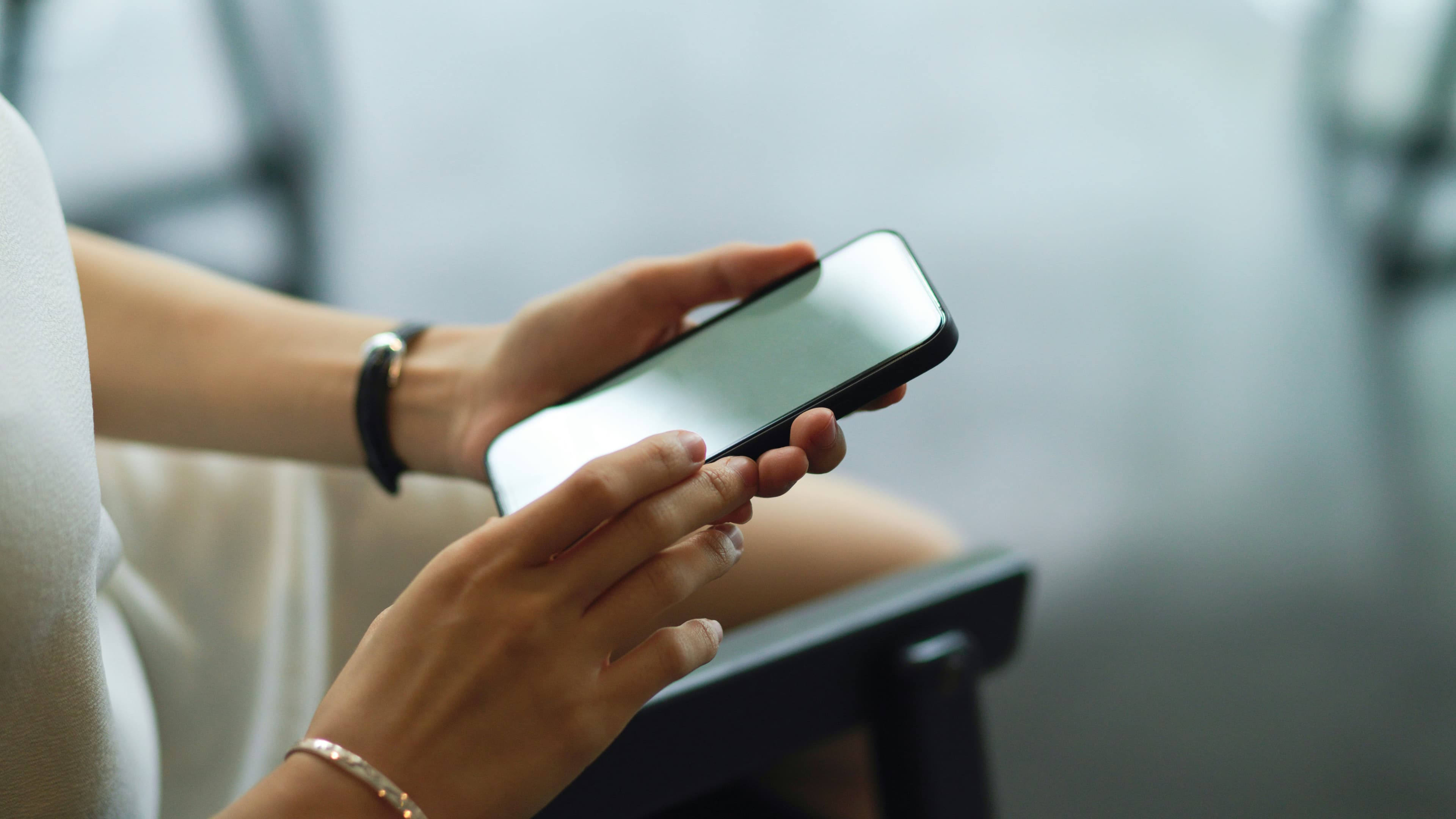A person answering symptom questions on their phone